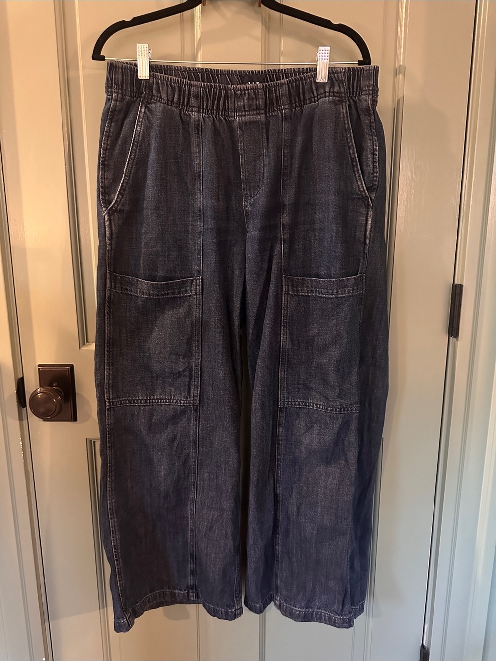 Gap Women’s Relaxed Fit pull on Jeans Size Medium Petite